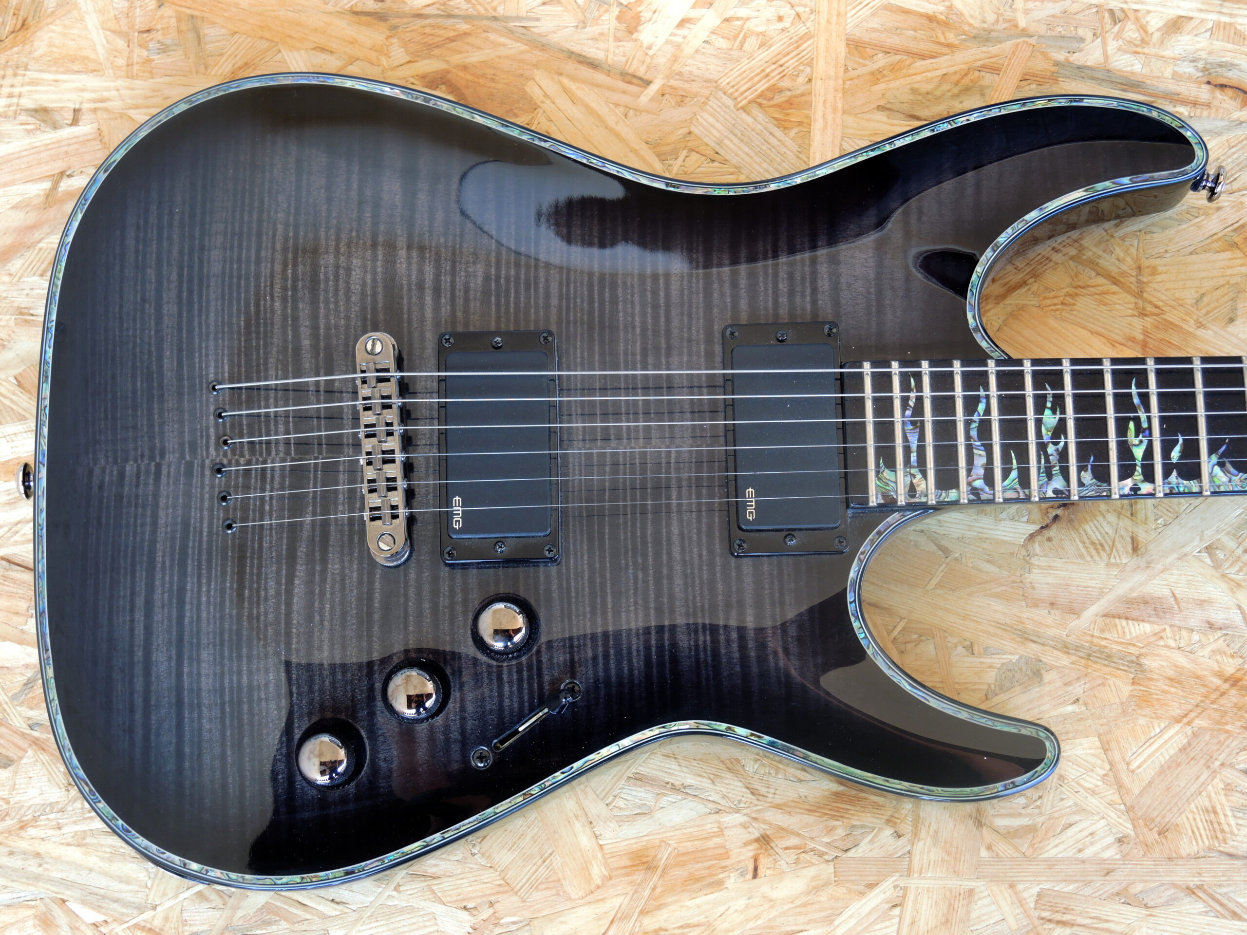 Schecter • C-1 Hellraiser