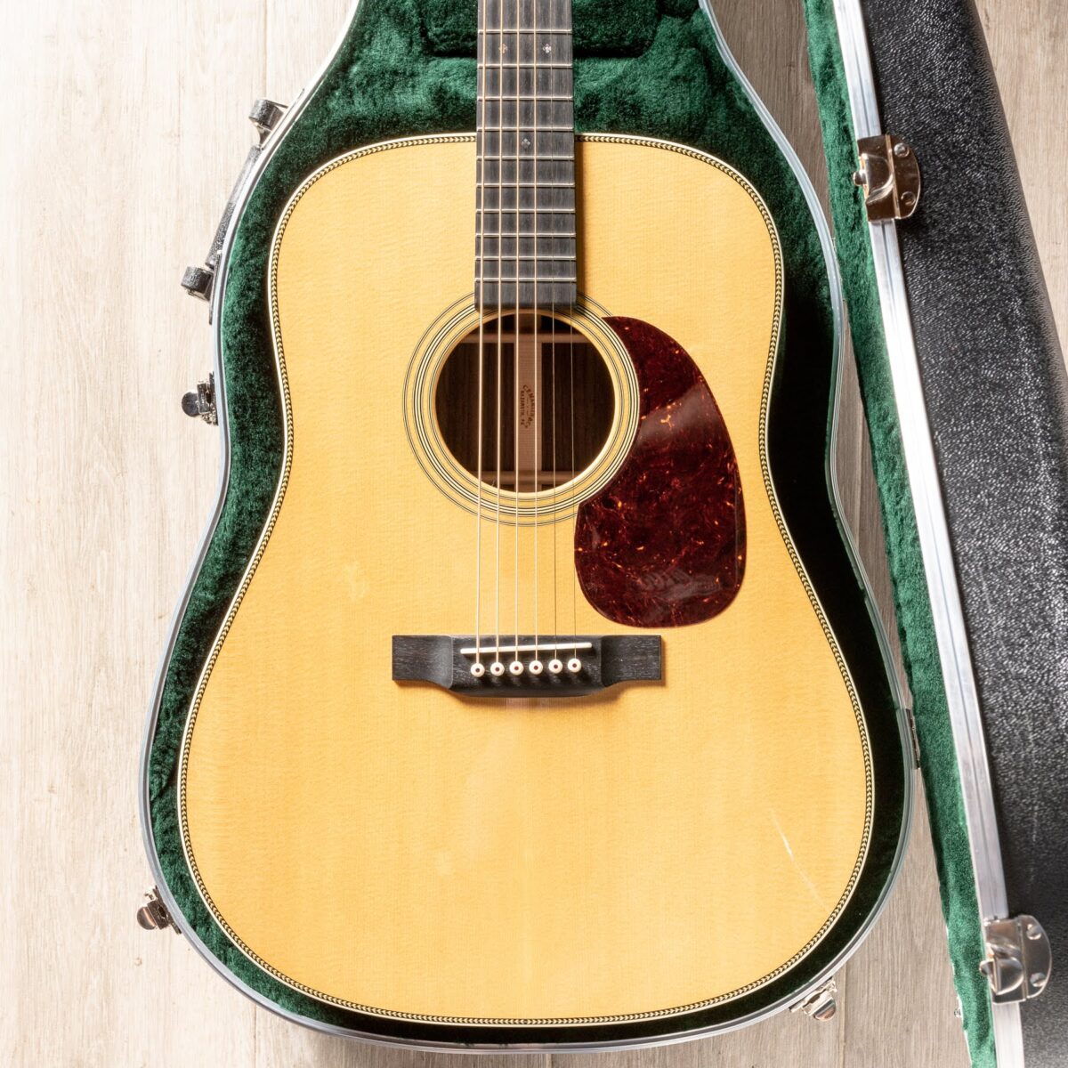 Martin Guitar HD-28
